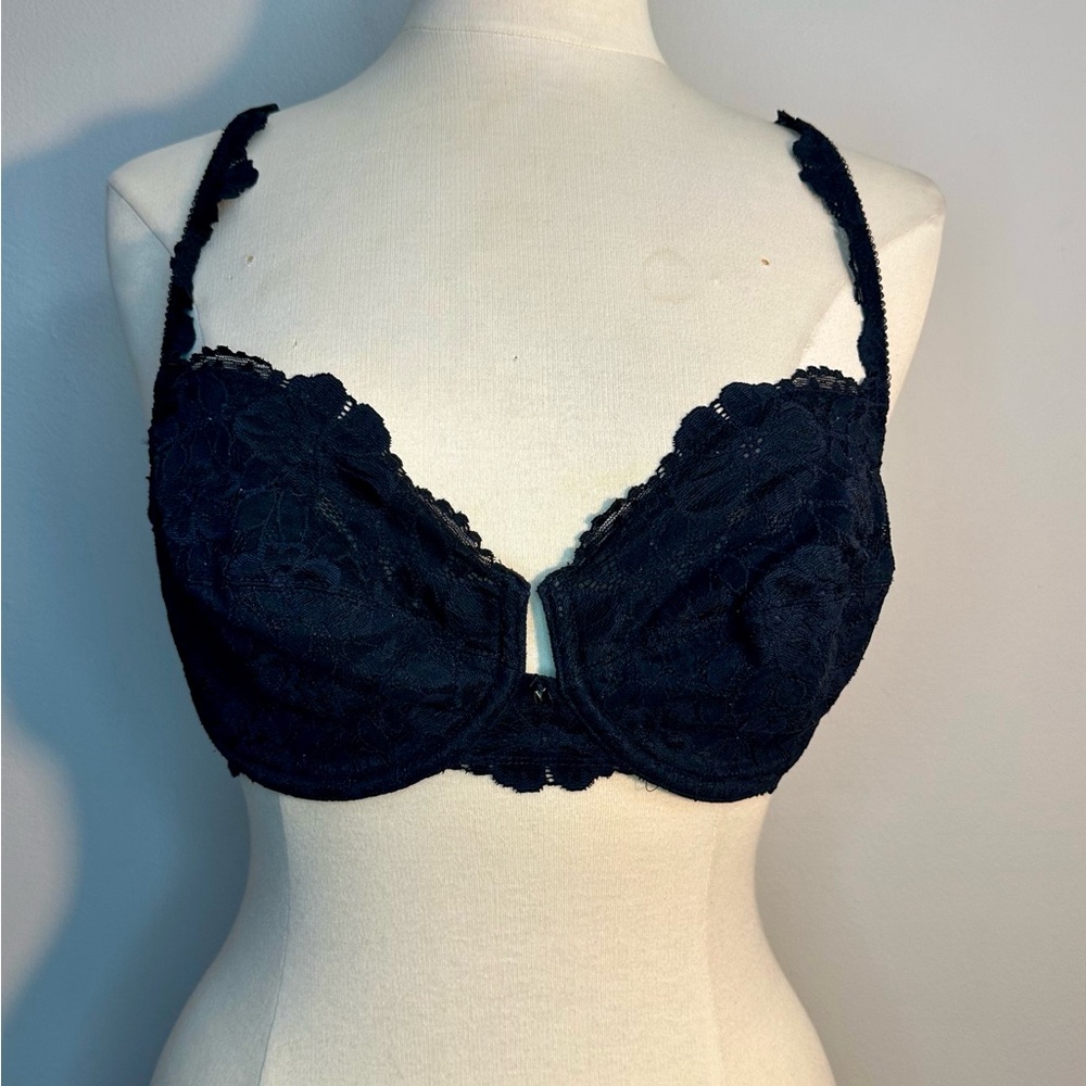 Victoria's Secret Black Lace Underlined Underwire Bra Size 38D